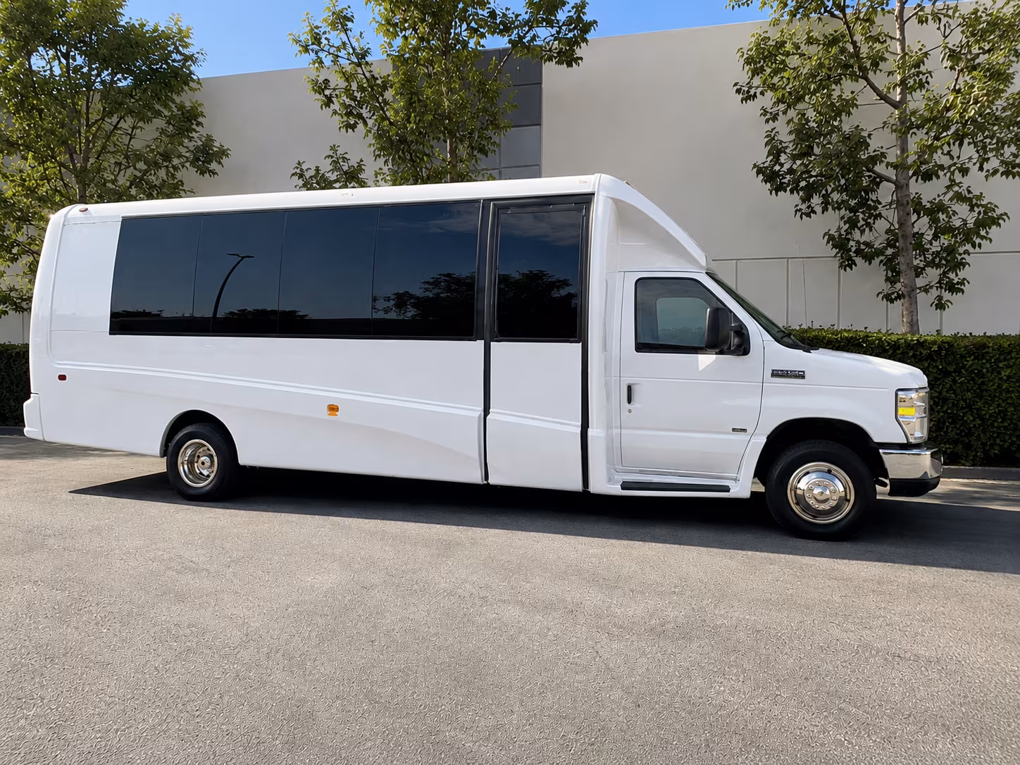 bus rentals for trade shows and convention groups traveling through hayward