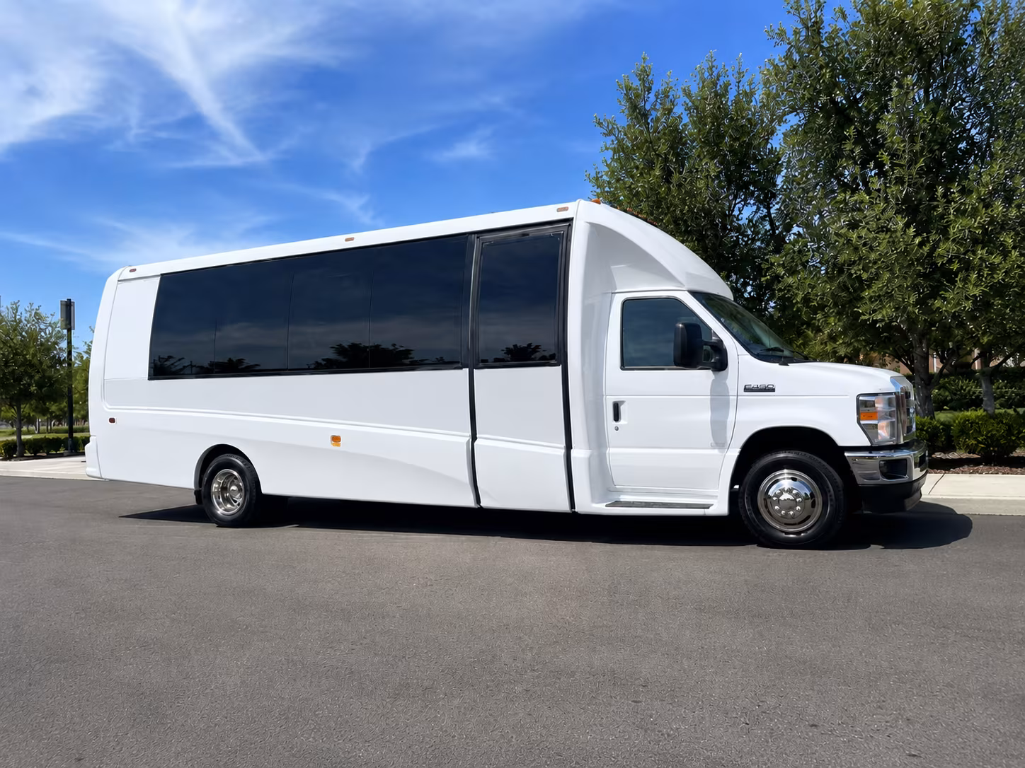 corporate airport transfer buses serving oakland international oak